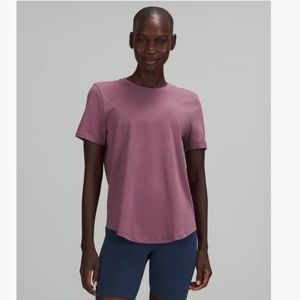 LULULEMON CLASSIC CREW NECK COTTON TSHIRT IN UNIQUE VINTAGE PLUM COLOR SIZE 6